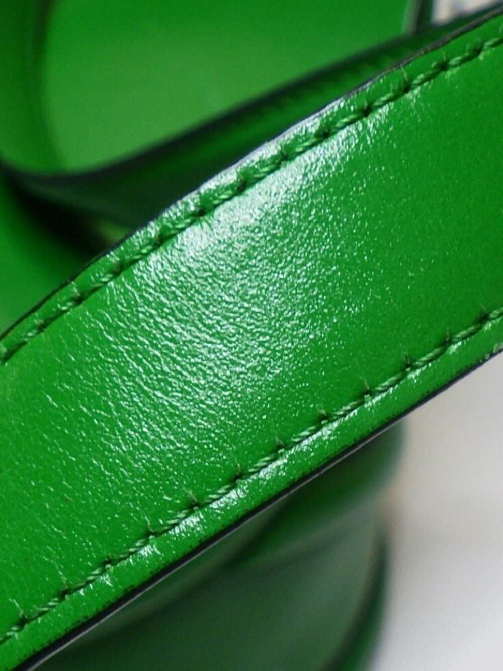 Alexander McQueen The Curve Bag - Picture 9 of 16